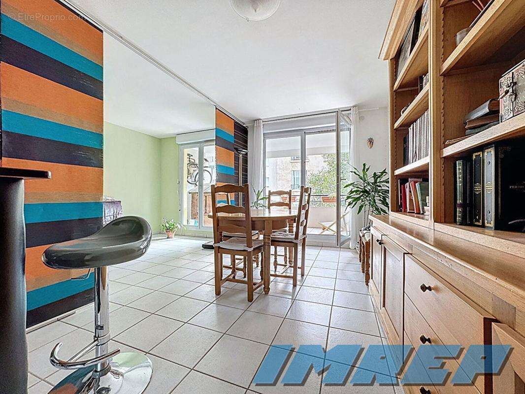 Appartement à MARSEILLE-4E