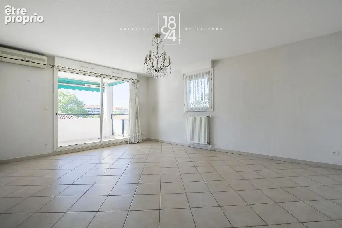 Appartement À Vendre T3 65m2 ascenseur et place de parking technopole de château Gombert - photo 5