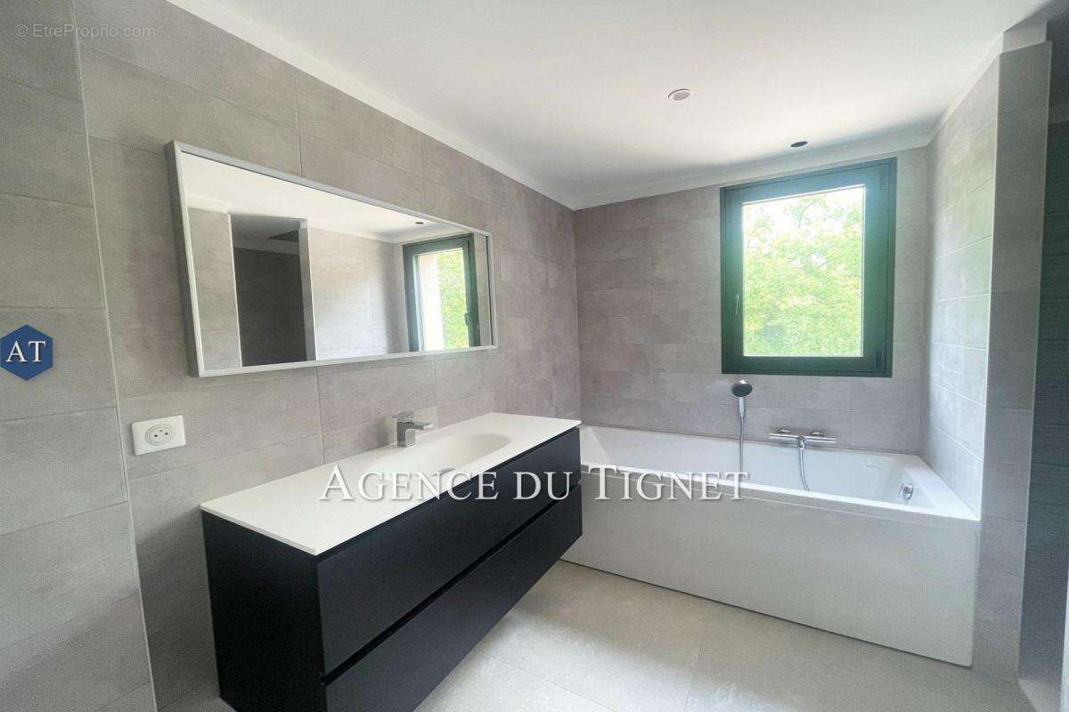 Maison à SAINT-CEZAIRE-SUR-SIAGNE