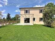 Maison à L&#039;ISLE-SUR-LA-SORGUE