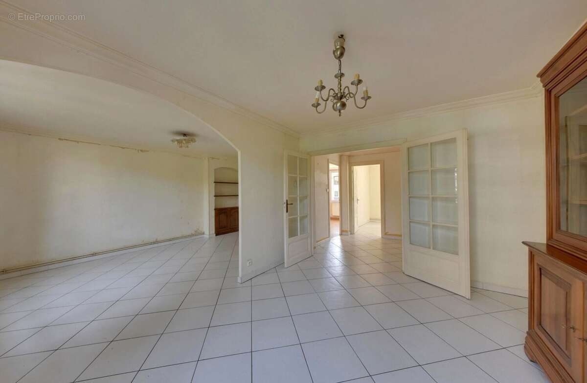 Appartement 91 m² à Fontaine  - photo 2