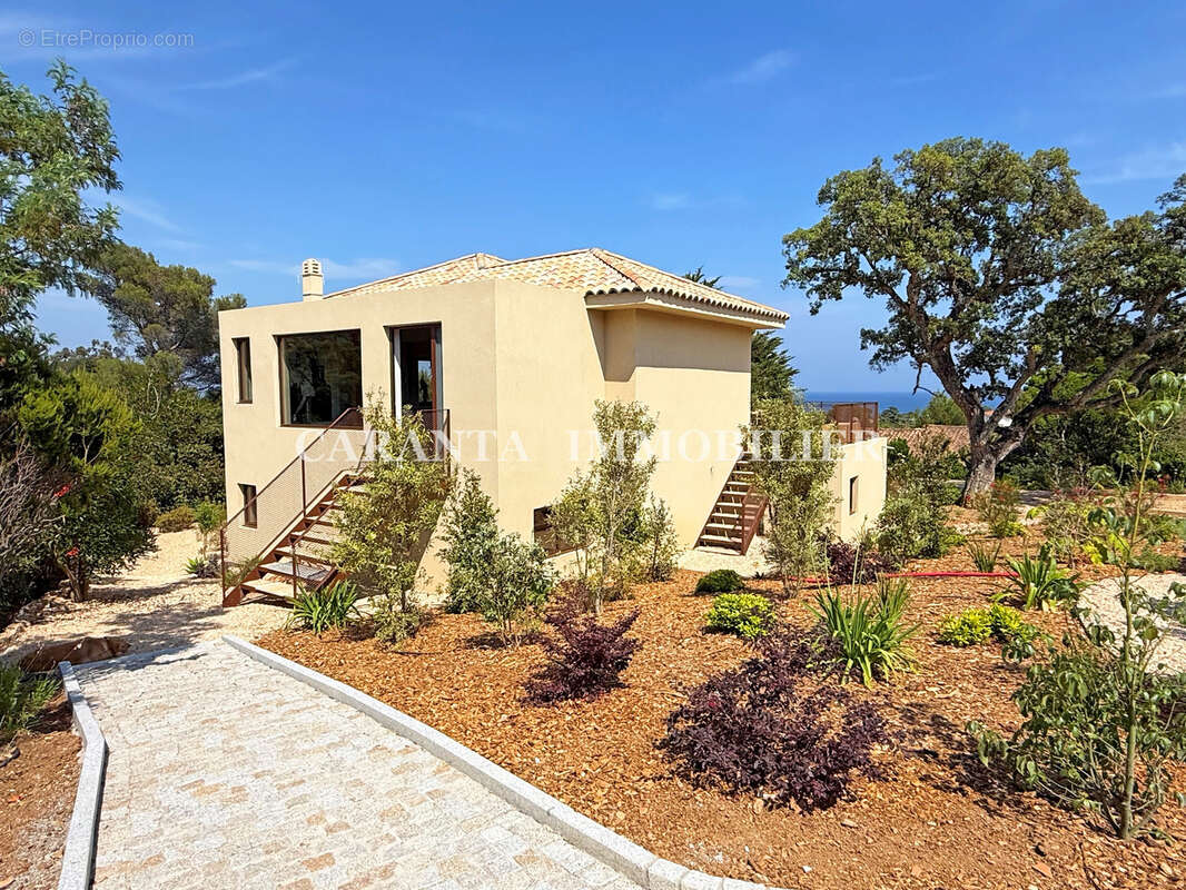 Maison à FREJUS