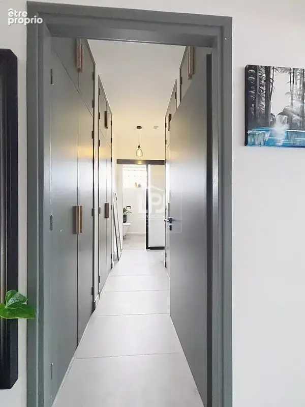 Très bel appartement traversant T3 de 70 m², entièrement rénové, 2 balcons, 1 cave et 1 place de stationnement dans une résidenc - photo 4