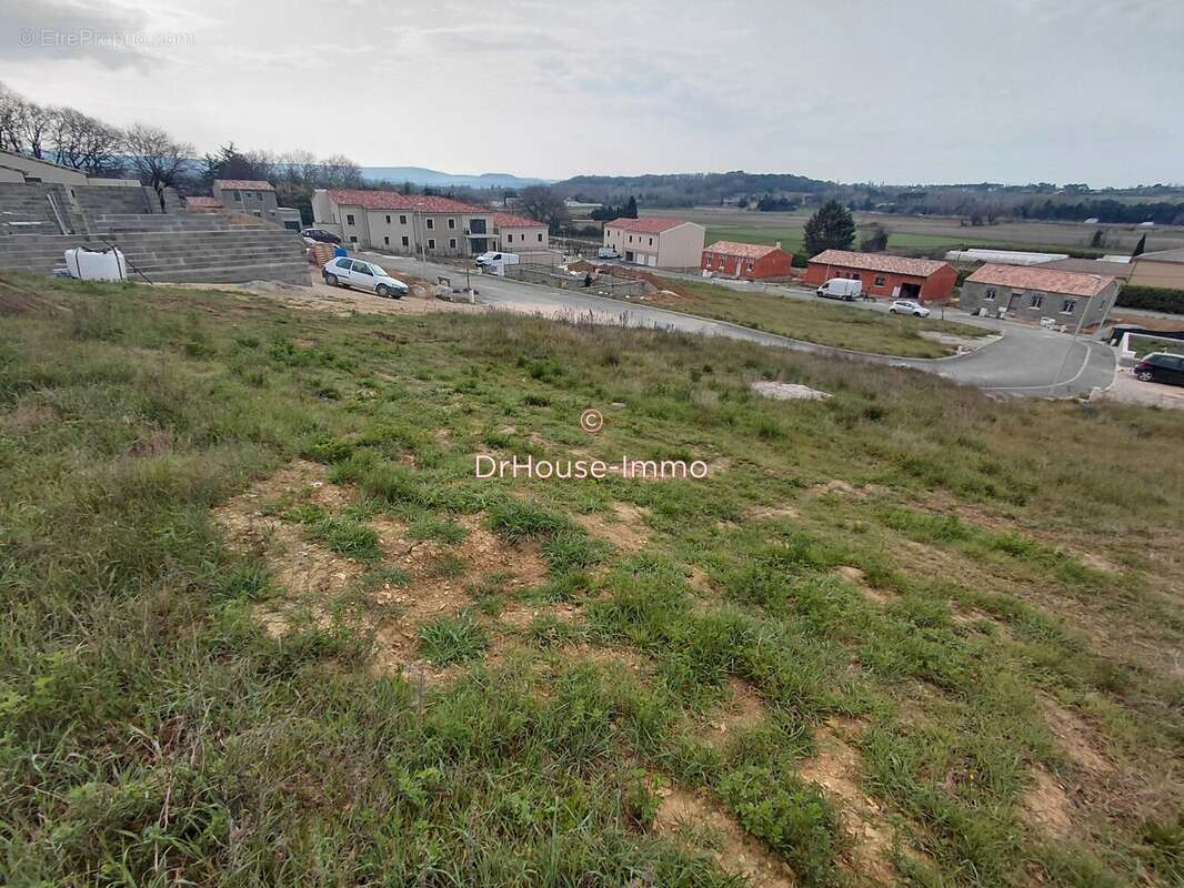 Terrain à SAINT-MARCEL-LES-SAUZET