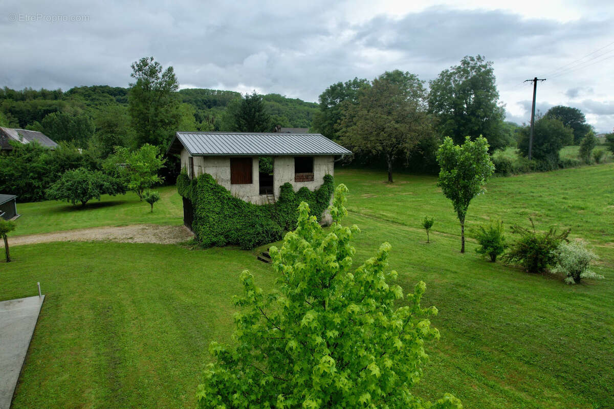 Romagnieu - Magnifique propriété pleine de charme 140m2 rénové, 370m2 pour vos projets sur 3,6 hectares de te - photo 23