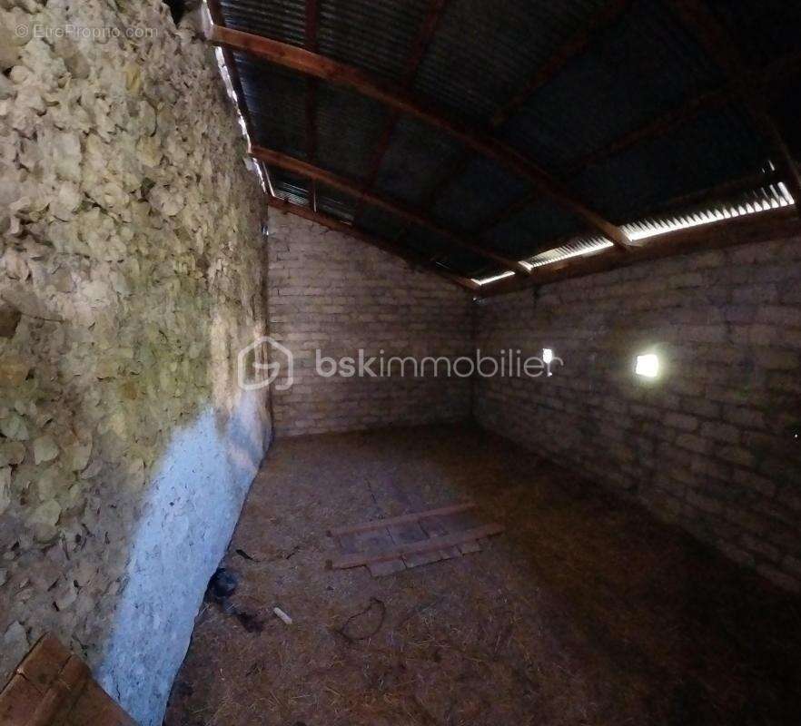  À vendre – Grande maison de village à rénover – 140 m² – Garage, jardin et fort potentiel – Thorame-Haute  - photo 12