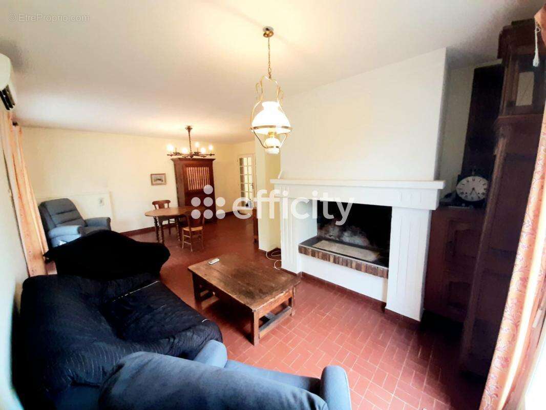 Maison à LES ANGLES