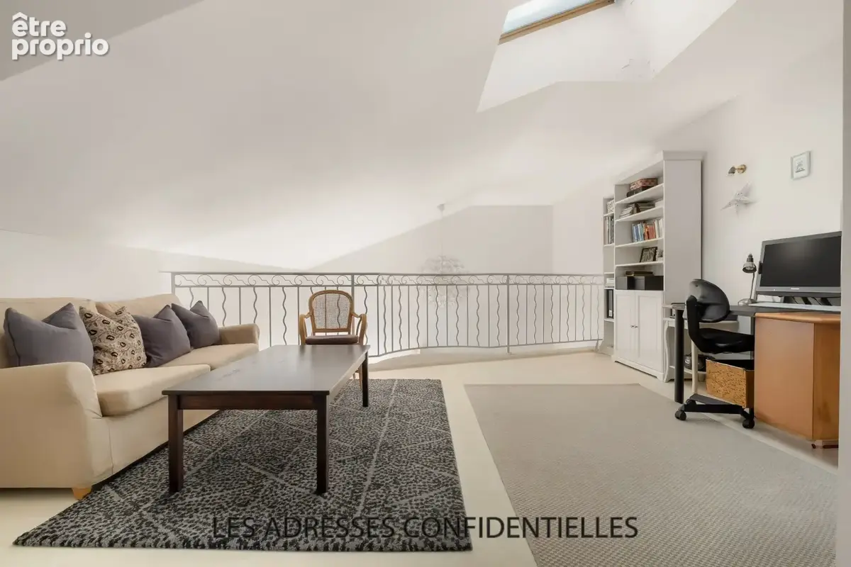 Champagne Au Mont D'or - Maison familiale - 226.50 m2 - sur grand parc arboré - photo 16