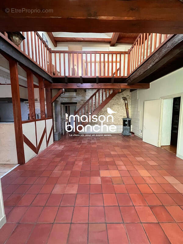 ENTREE  - Maison à BALLON