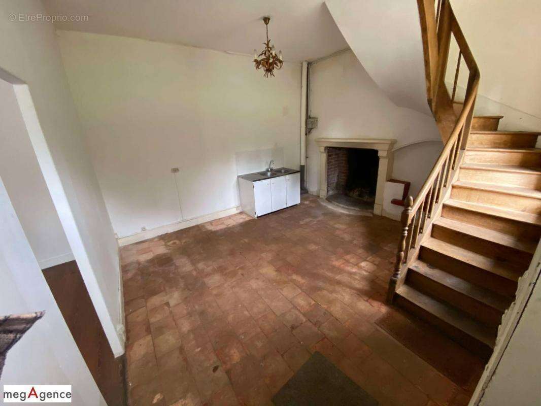 Maison à SAINT-JEAN-DE-LA-MOTTE