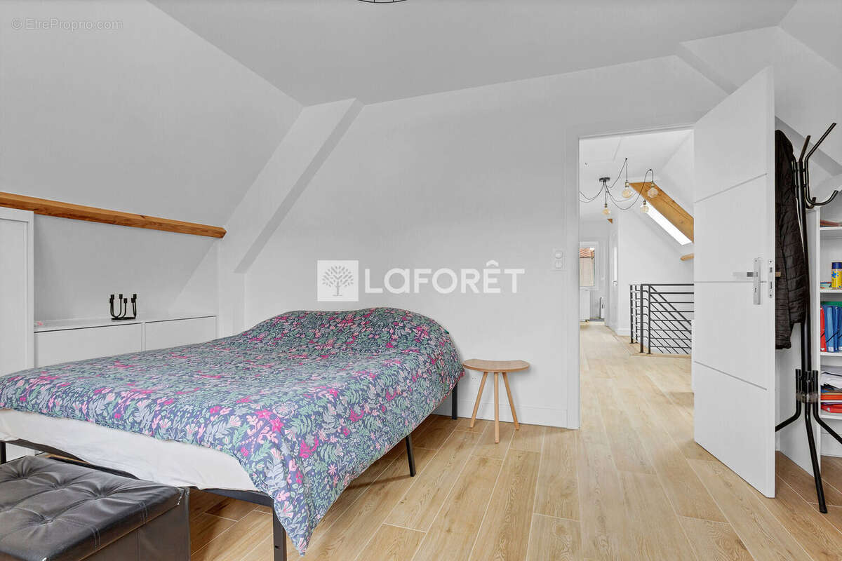 Maison à SAINT-MAURICE-MONTCOURONNE