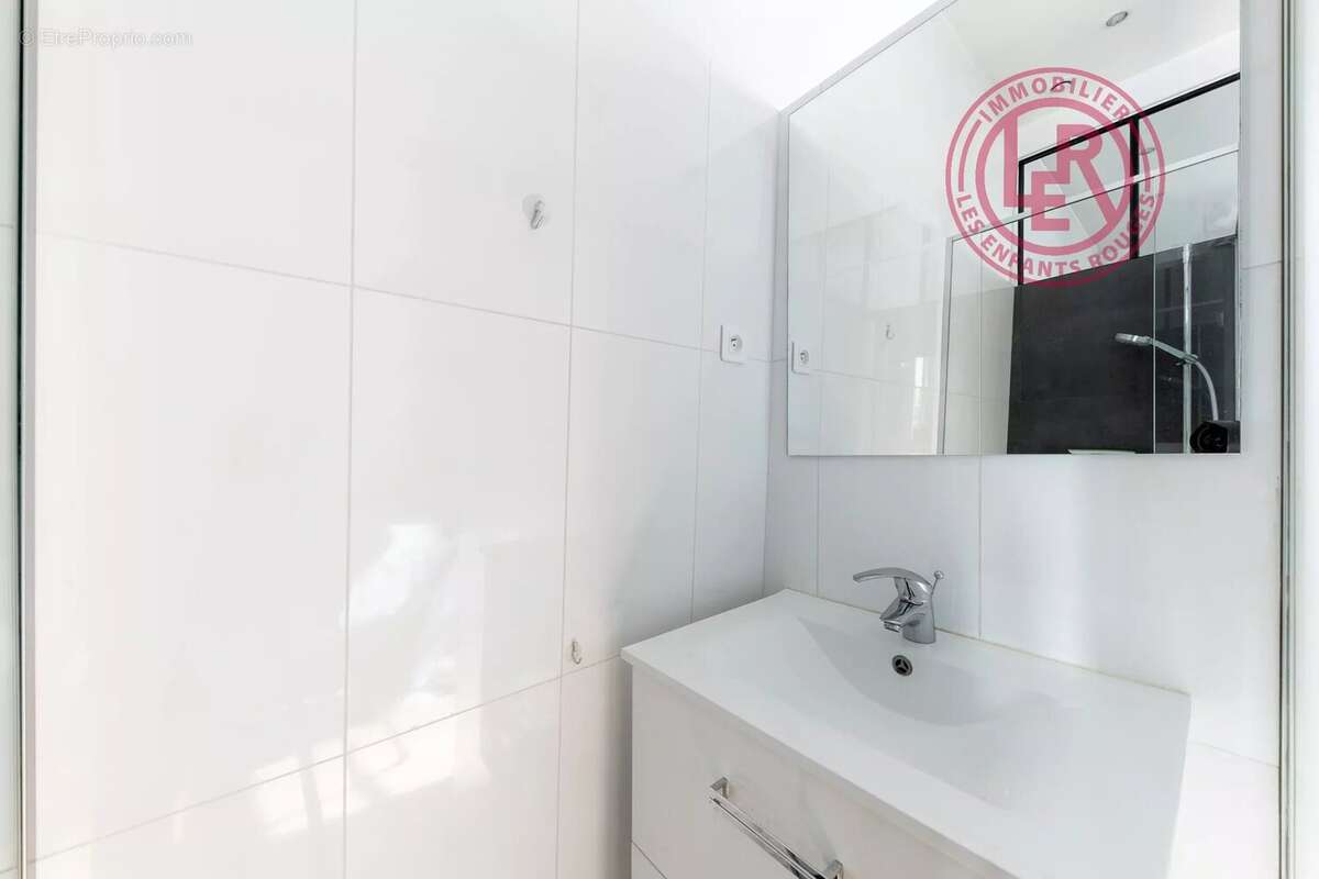 Appartement à PARIS-1E