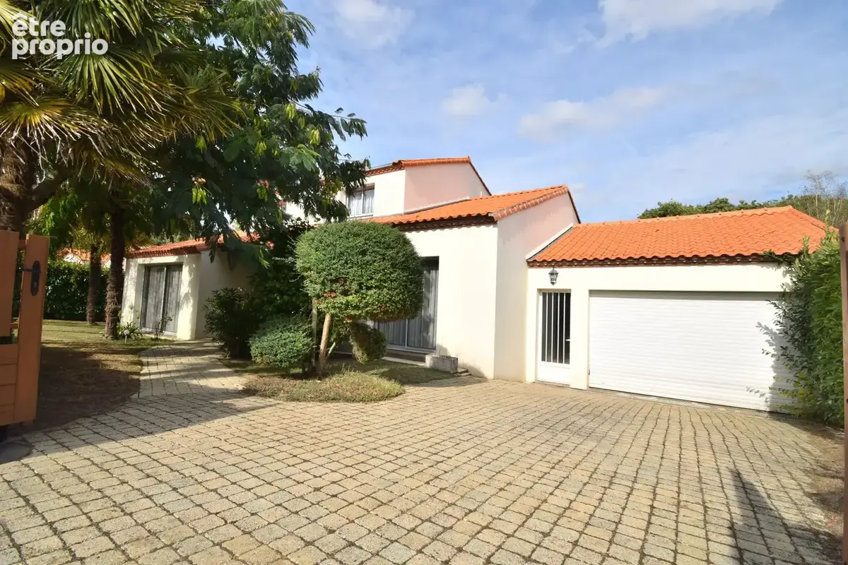 Photo Maison à Pont-Saint-Martin au prix de 470 250€