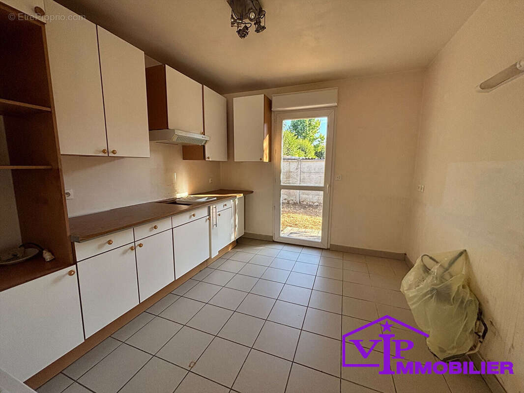 Maison Franqueville Saint Pierre 5 pièce(s) 96 m2 - photo 3