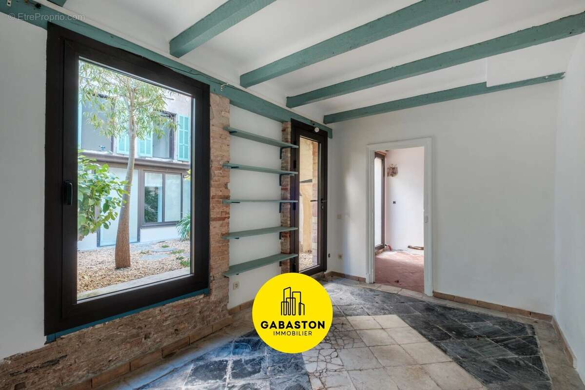 Appartement à MARSEILLE-5E