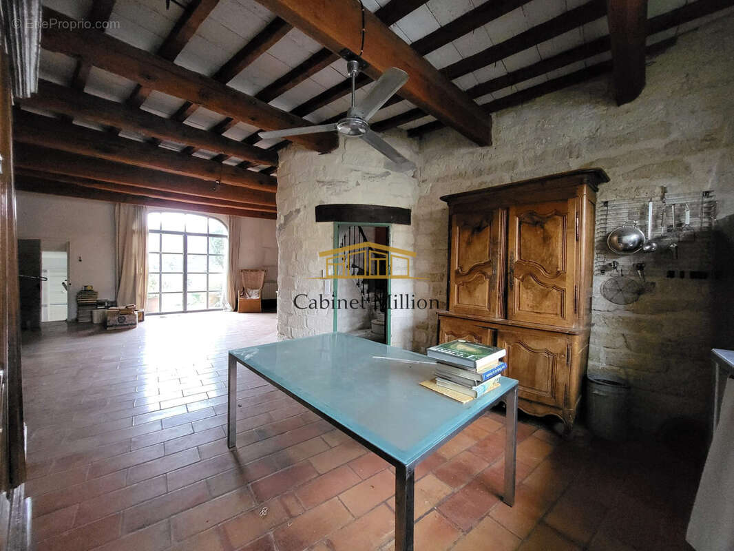 Maison à VIC-LA-GARDIOLE