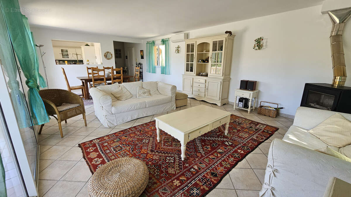 Maison à BAGNOLS-EN-FORET