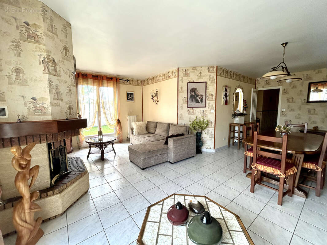 Maison à SURY-LE-COMTAL