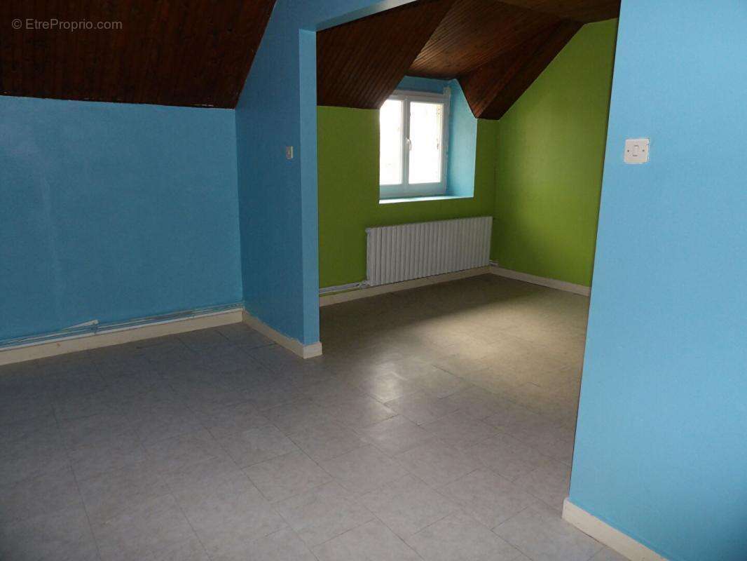 Maison à COURTILLERS