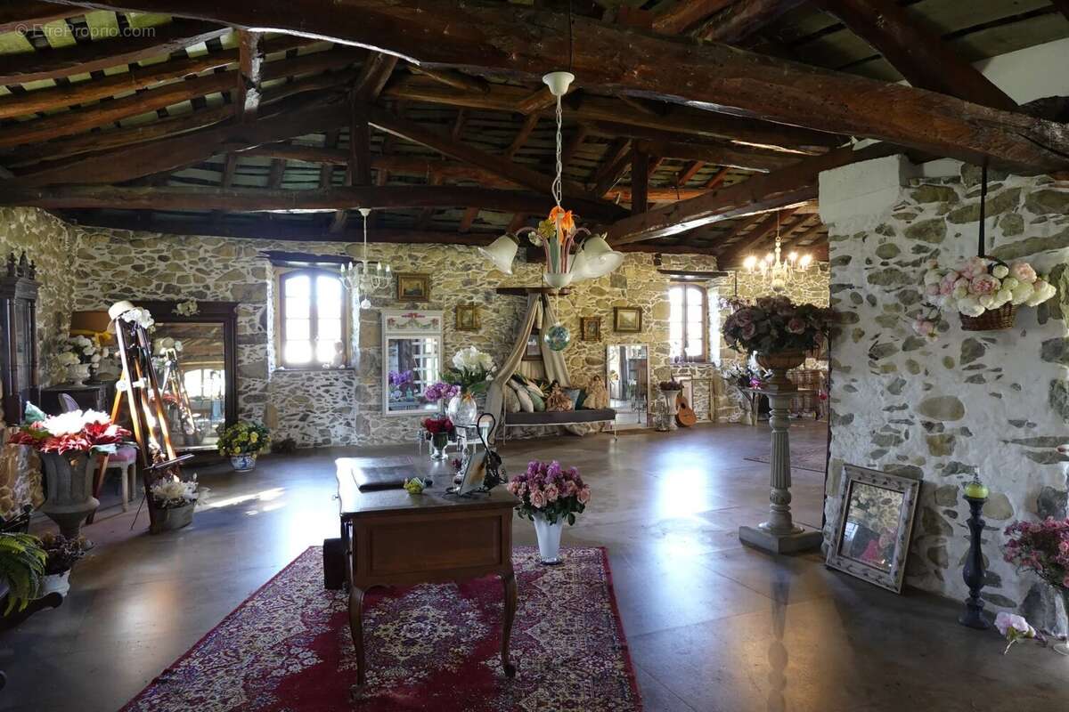 Maison à PRAT-BONREPAUX