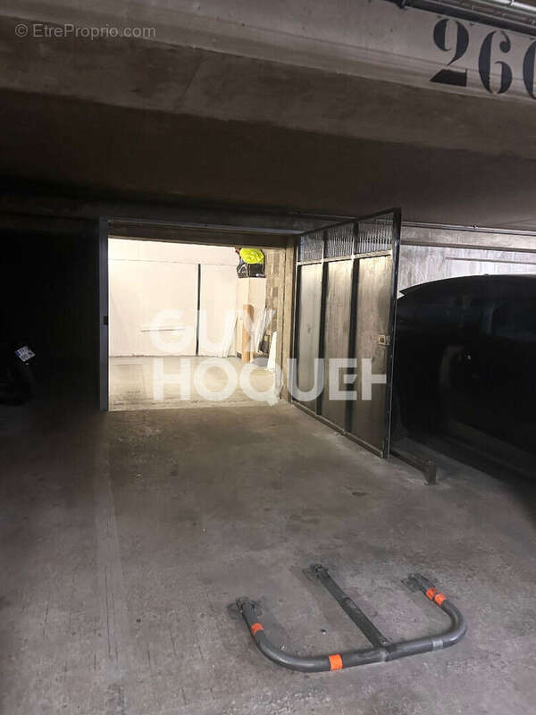 Box + Place de parking de 22m² - photo 2