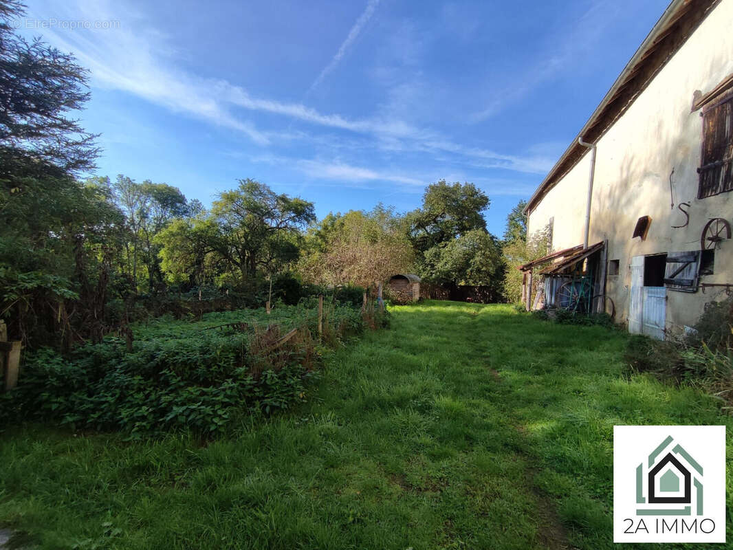 Maison à SAINT-PRIEST-DES-CHAMPS