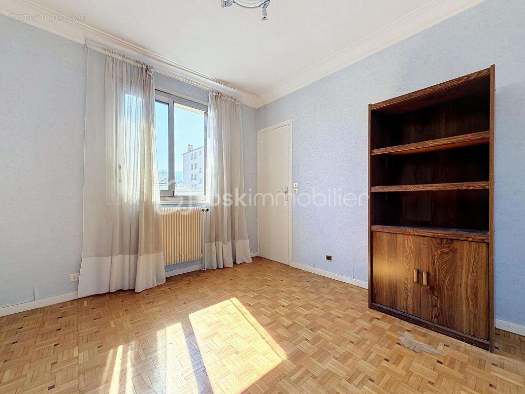 Appartement T5 (en T4) au DERNIER ÉTAGE avec balcon + cave - photo 6