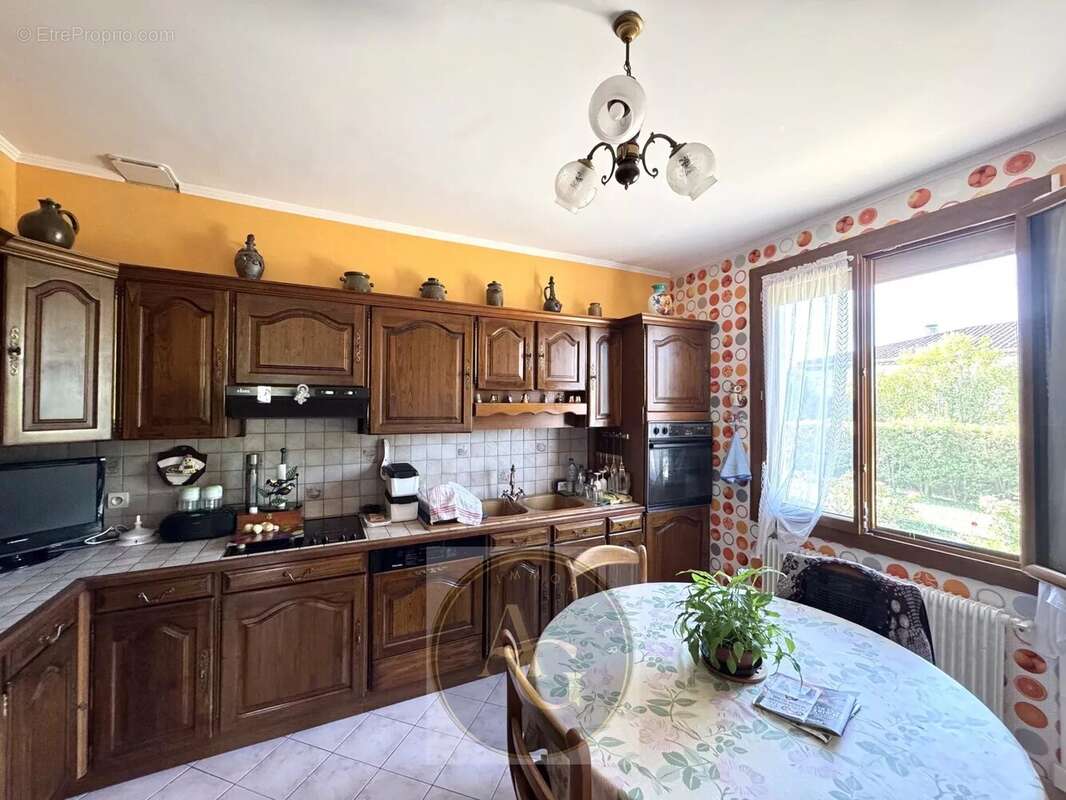 Maison à VILLENEUVE-LA-COMPTAL