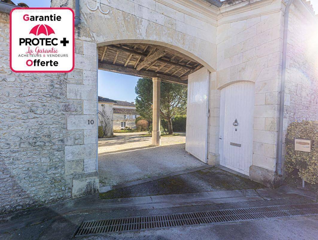 Maison à JARNAC-CHAMPAGNE