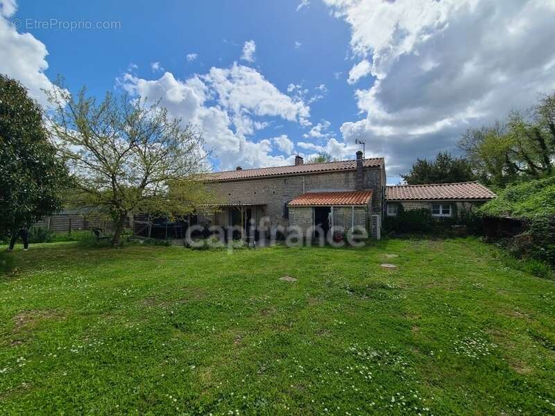 Maison charentaise LA BROUSSE proche Matha (17) - photo 10