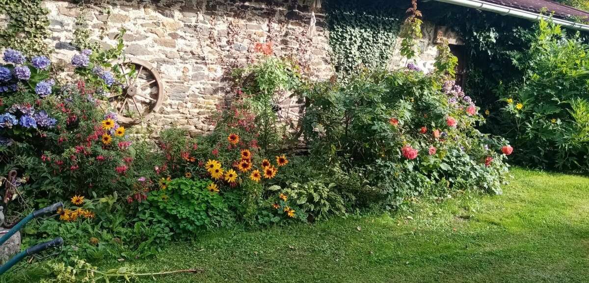 Maison à BUSSIERE-POITEVINE