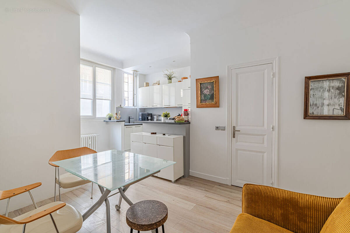 Appartement à PARIS-15E