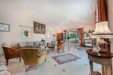 Maison à ROQUEFORT-LES-PINS