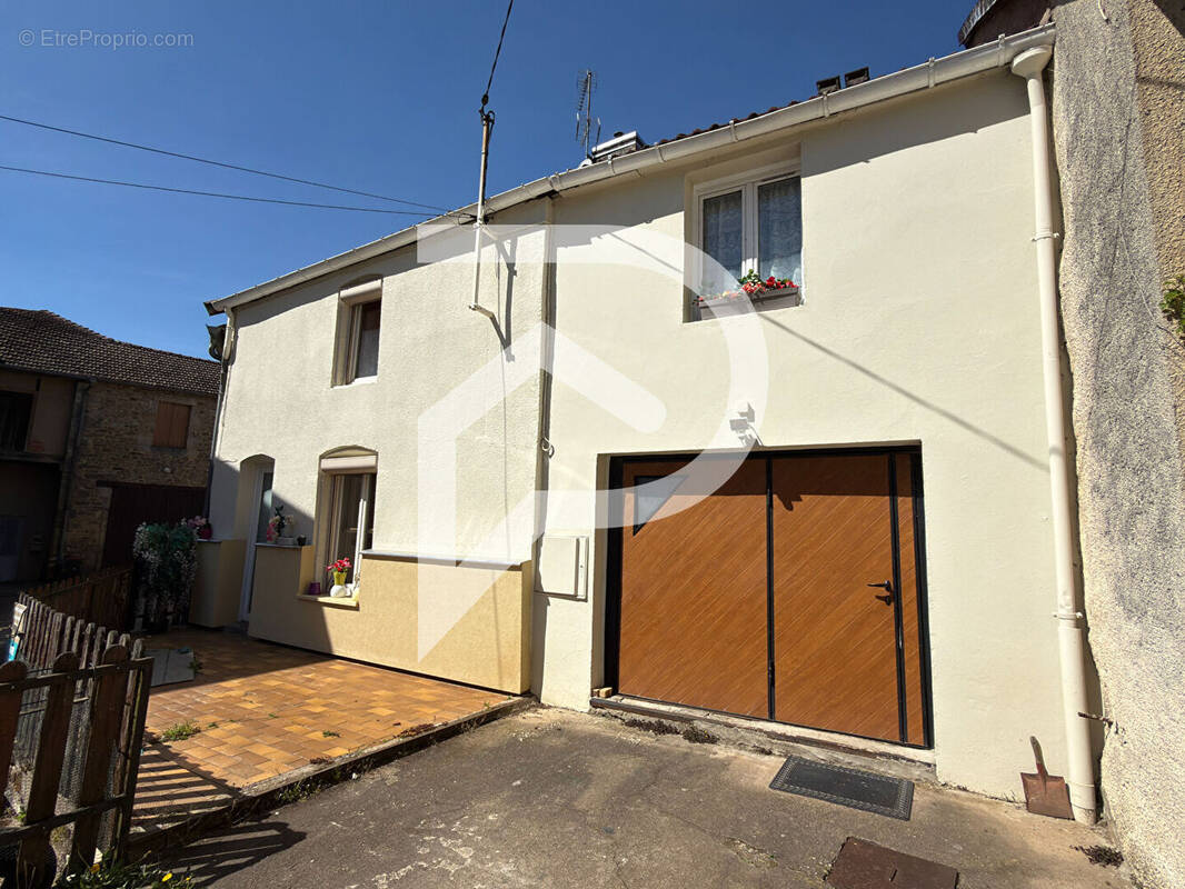 Maison à FAYL-BILLOT