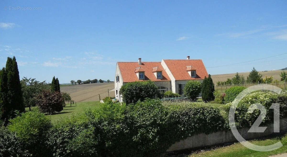 Maison à CUNCY-LES-VARZY