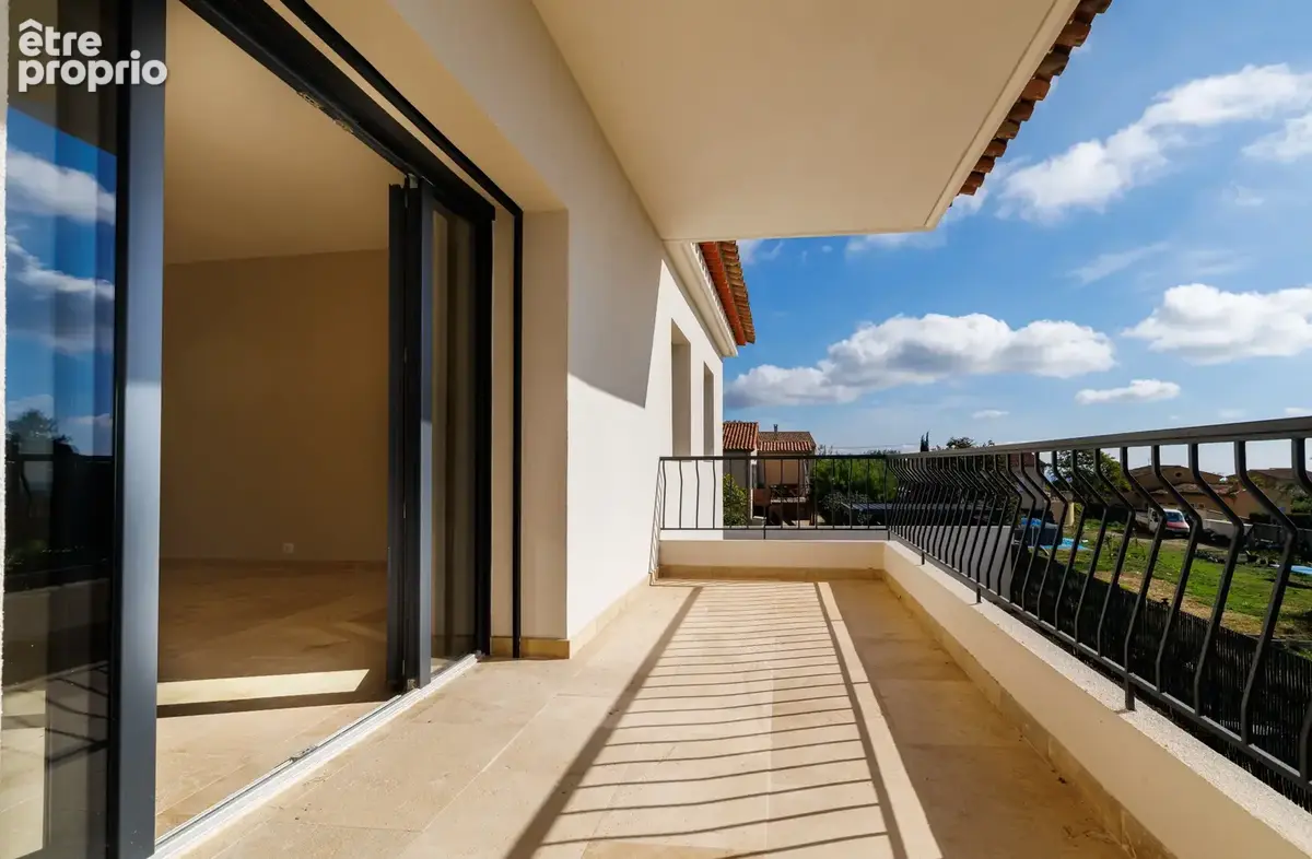 Maison entièrement rénovée avec piscine, à 200 m du village - photo 7