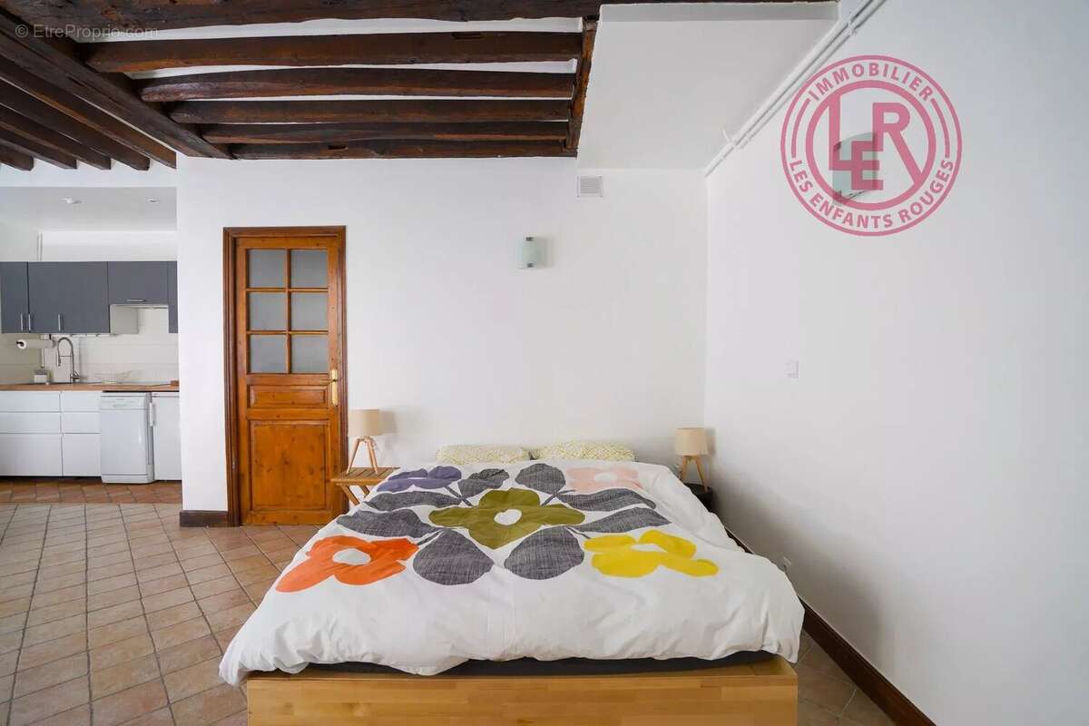 Appartement à PARIS-3E