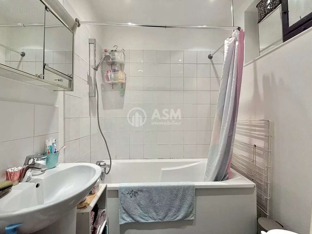 Appartement à COURBEVOIE