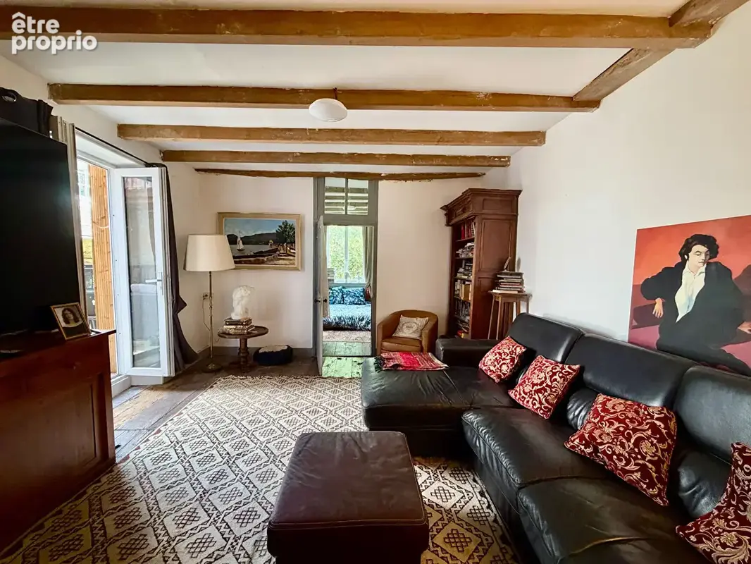 Belle maison de ville de caractère avec de beaux volumes, jardin privé au coeur de Ruffec - photo 7