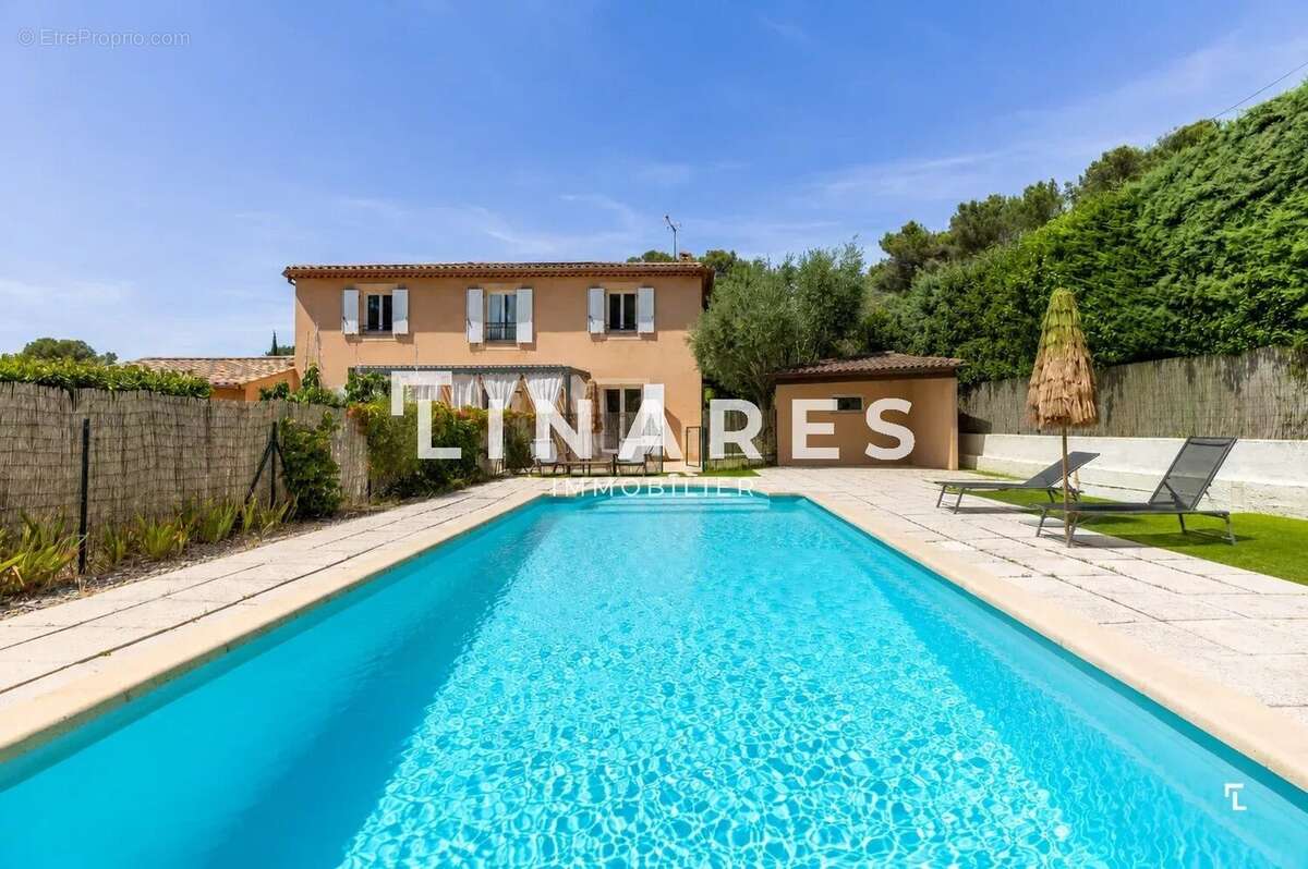ÉVIDENCE- Maison T6 de 180m2 - Piscine - Terrain de 1000m2 - Garage - 13720 BELCODENE - photo 2