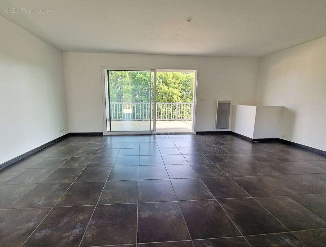 Maison contemporaine de 98m2  3 chambres  Garage de 58 m²  Terrain de plus de 2 000 m² - photo 3