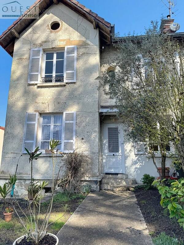 Maison à CHARBONNIERES-LES-BAINS