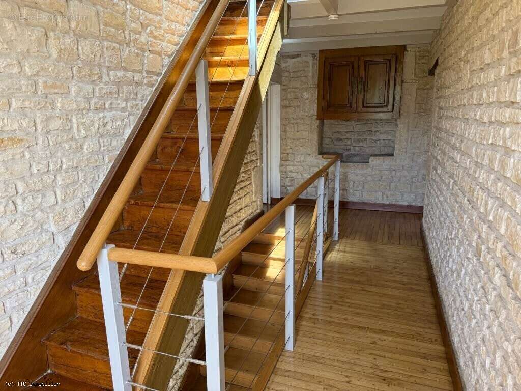 Maison à AIGRE