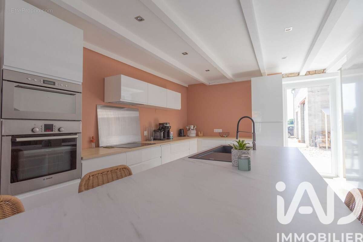 Maison 240 m² à Champdotre  - photo 4