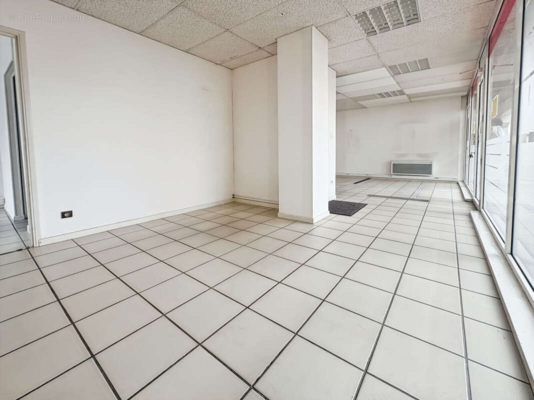 Commerce à LE PEAGE-DE-ROUSSILLON