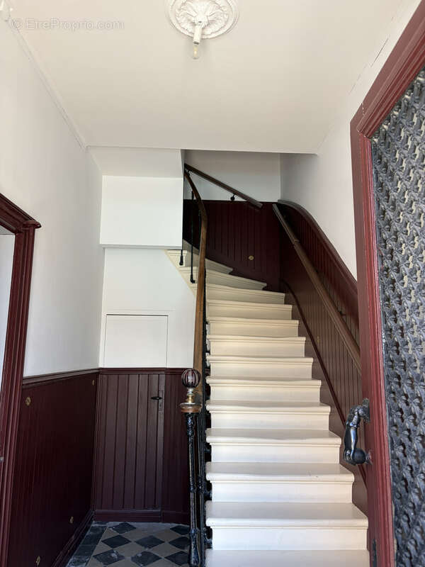 Chartrons   Ensemble immobilier unique et atypique de 310 m2 en monopropriété, avec garage et jardin - photo 2