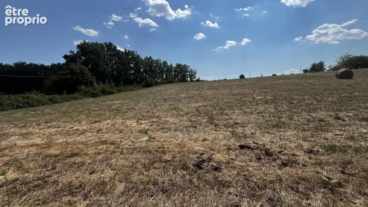 Terrain à SAINT-MARTIN-DES-COMBES