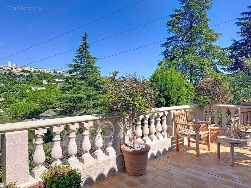 Villa de caractere vue panoramique sur Saint-Paul-de-Vence – 370 m² , piscine, terrain 2000m2, calme - photo 11