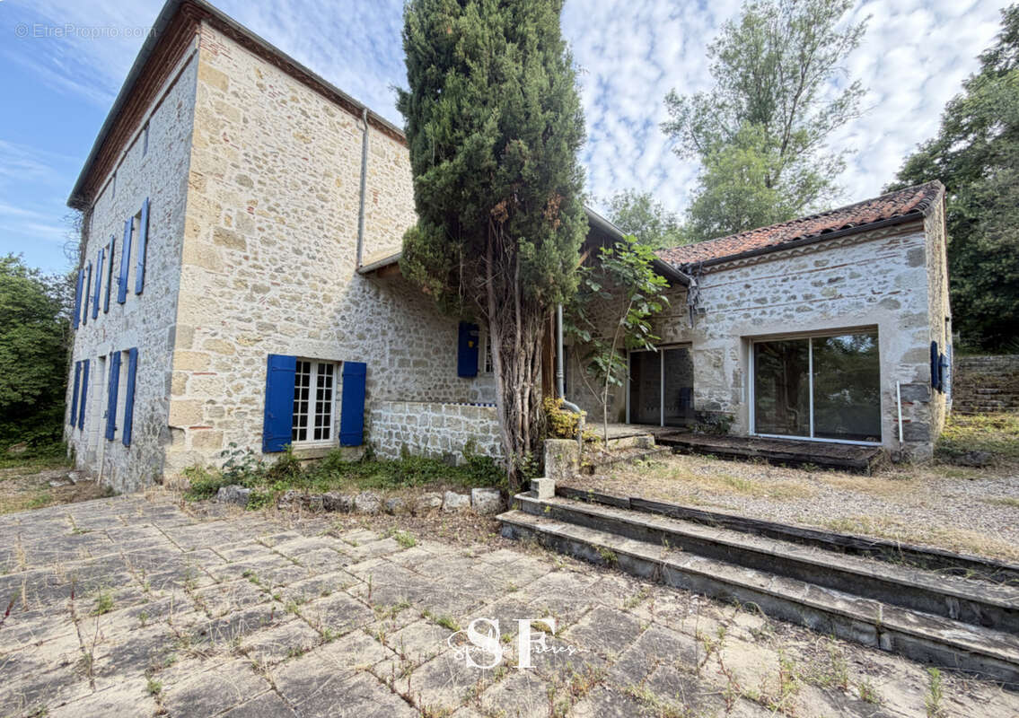 Saint hilaire de lusignan - maison  en pierres de caractere a renover - photo 3