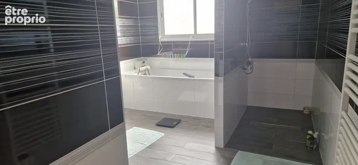 belle maison P.P avec garage double, Piscine, terrasses et jardin clos - photo 15